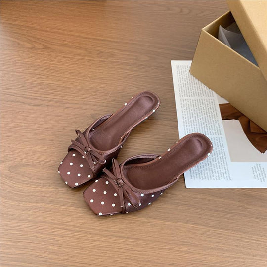 Damen Quadratische Slip-On Mules mit Punktmuster, feiner Zierschleife und Komfortfußbett Shop Nory