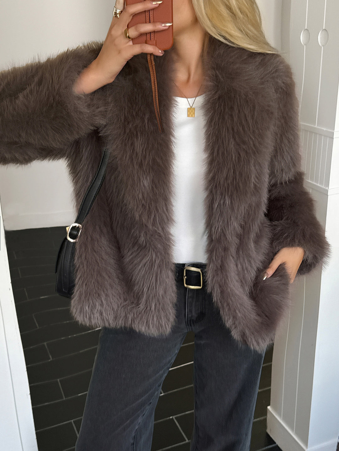Damen nan kurzer Faux‑Fur Mantel mit voluminösem Schalkragen, Oversize‑Passform und weichen Textur Shop Nory
