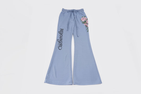 Damen nan ausgestellte Jersey-Sweathose mit Kordelzug, floralem Seitenprint und Statement-Schriftzug Shop Nory