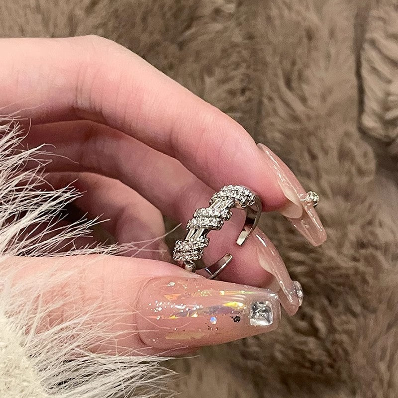 Damen Moderner Ring mit funkelnden Zirkonia-Steinen Shop Nory