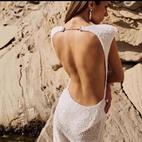 Damen Elegantes Abendkleid mit tiefem Rückenausschnitt und funkelnden Verzierungen
