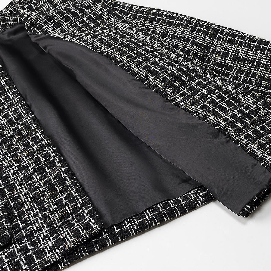 Damen Bouclé-Tweed-Jacke mit Rundhalsausschnitt, goldenen Zierknöpfen und aufgesetzten Taschen Shop Nory