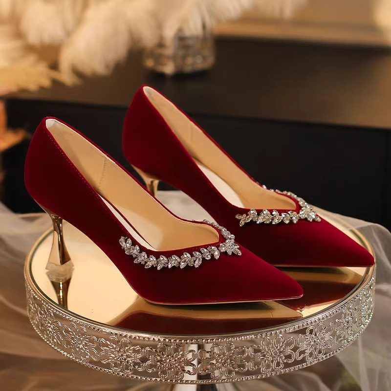 Damen elegante spitze Pumps mit funkelnden Strassakzenten Shopnory