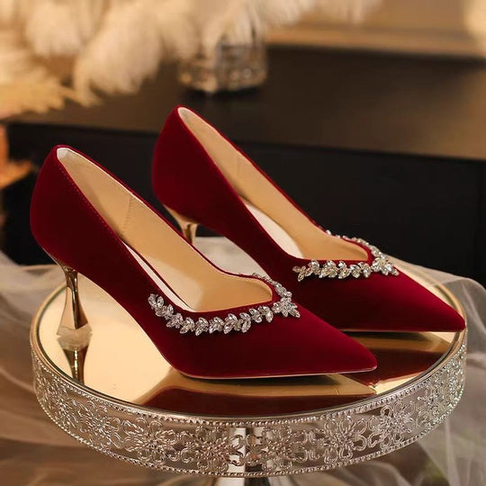 Damen Samt-Pumps mit spitzer Zehenpartie, funkelnder Kristallbordüre und sculpted Absatz Shop Nory