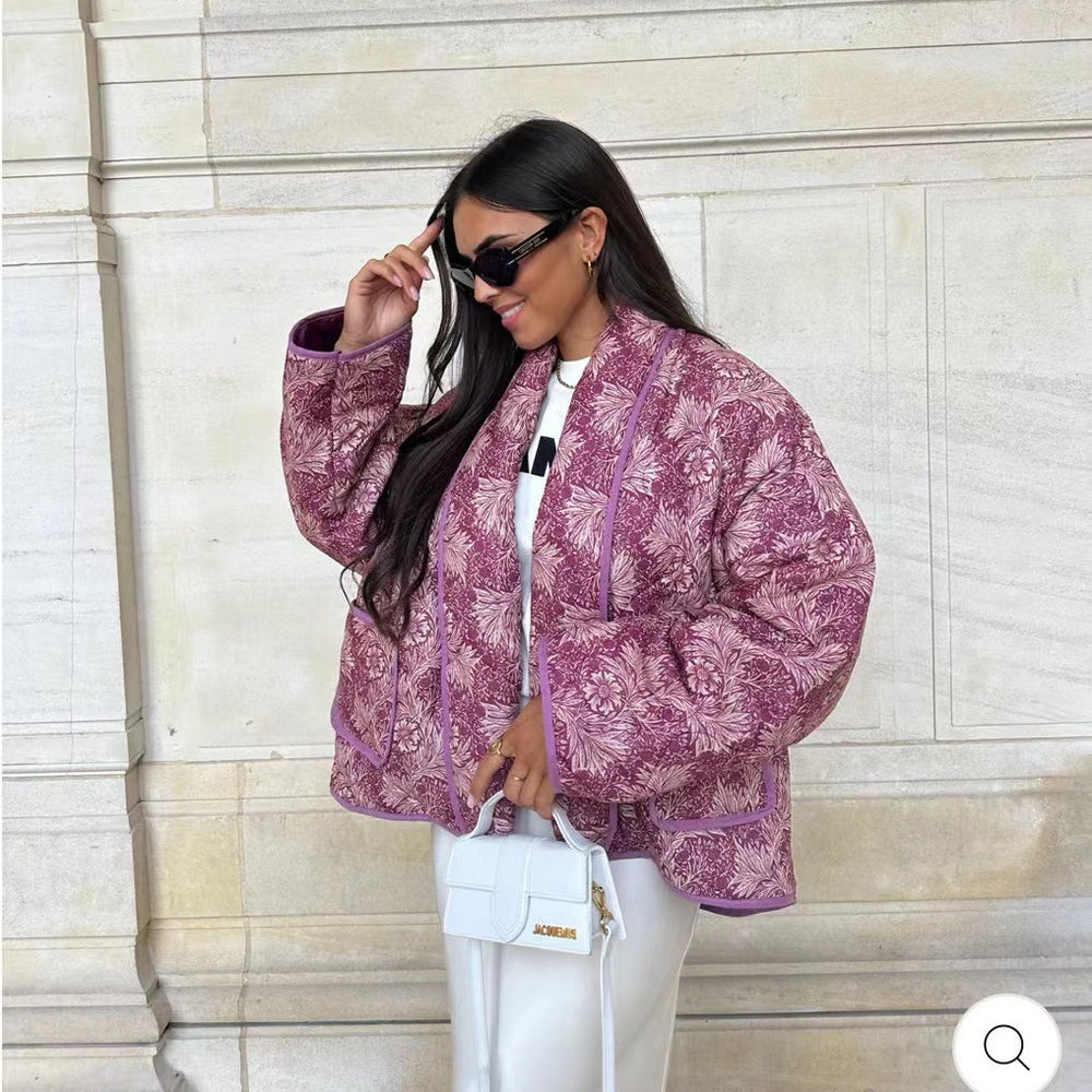Damen Kurz geschnittene Steppjacke im Vintage-Blumenmuster mit Schalkragen und Kontrastpaspel Shop Nory