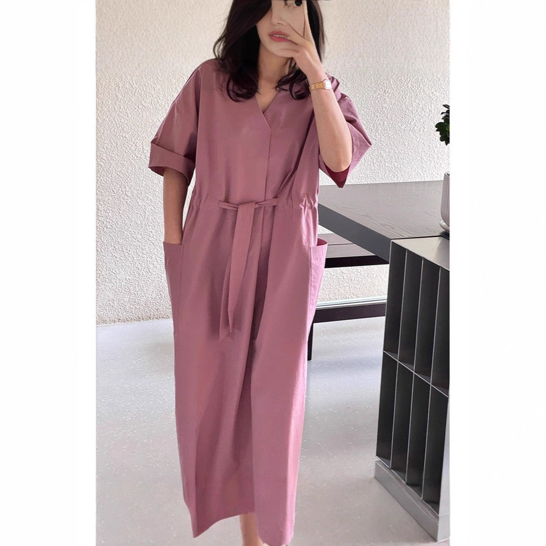 Damen Langes Baumwoll-Popeline-Maxikleid mit V-Ausschnitt, Taillengürtel und aufgesetzten Taschen Shop Nory