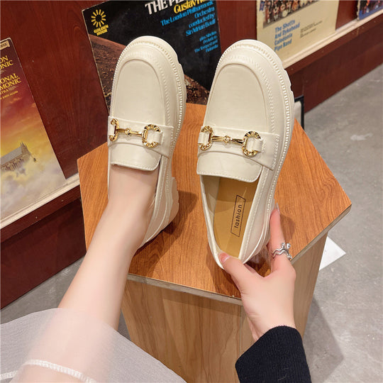 Damen Modische Chunky-Loafer mit profilierter Gummisohle, Kunstleder und dekorativer Metal-Applikation Shop Nory