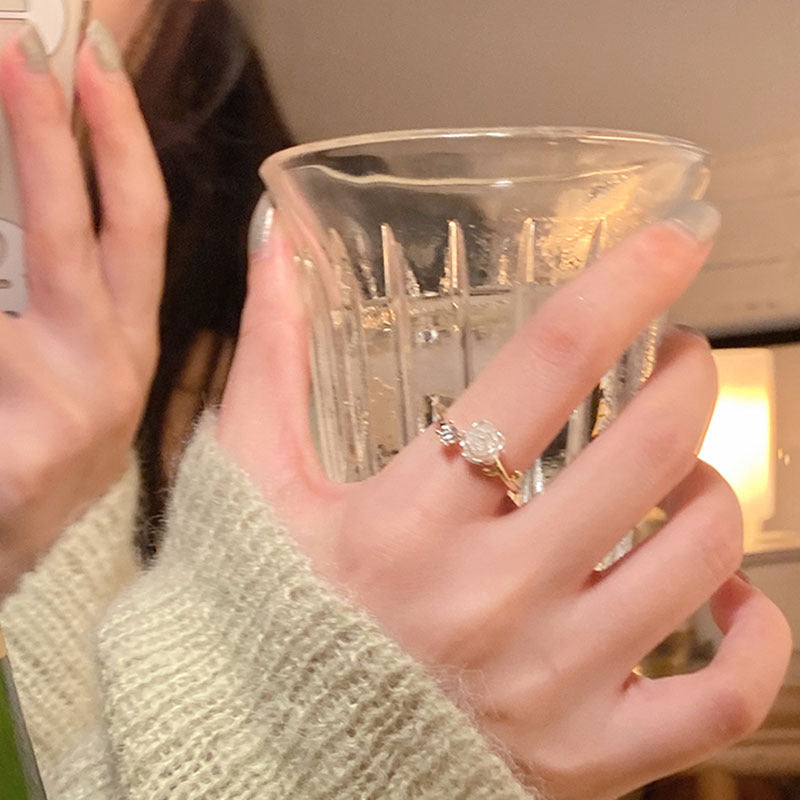 Damen zierlicher Ring mit floralem Design und funkelndem Akzent Shop Nory