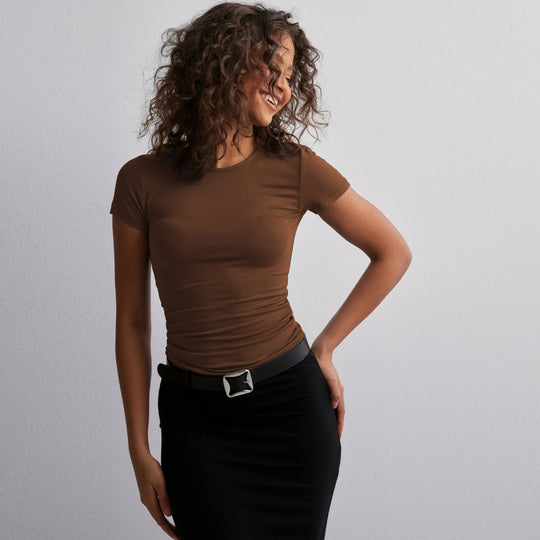 Damen Slim Fit T-Shirt aus hochwertigem Baumwollmix mit elastischem Stretch