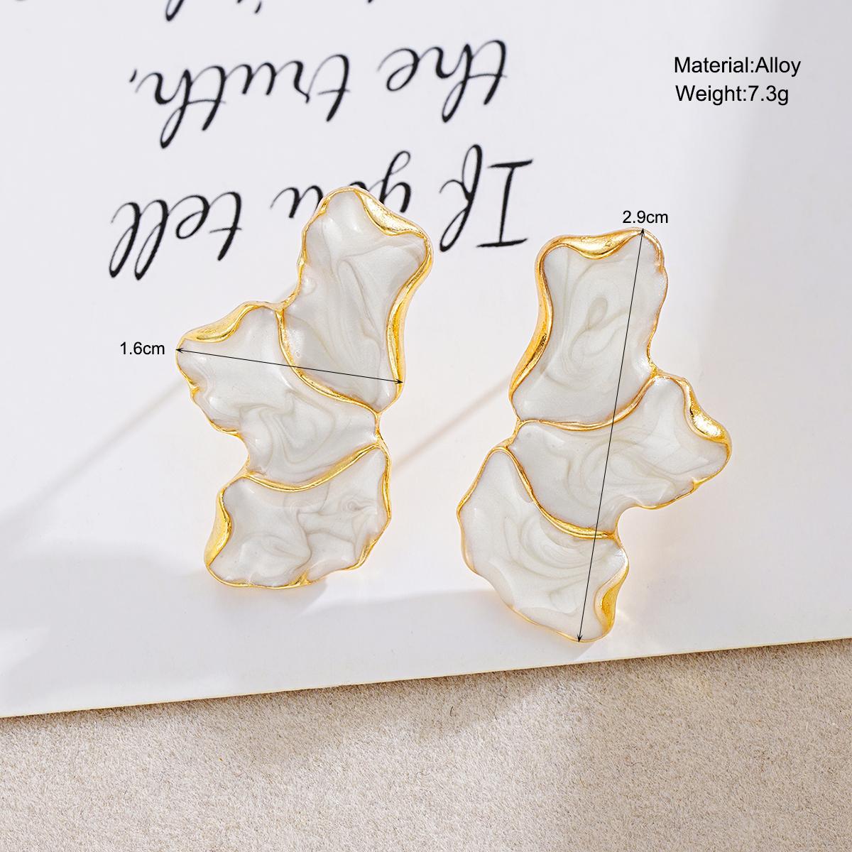 Damen Statement-Ohrringe mit kunstvollem Design und eleganter Zieroberfläche Shop Nory