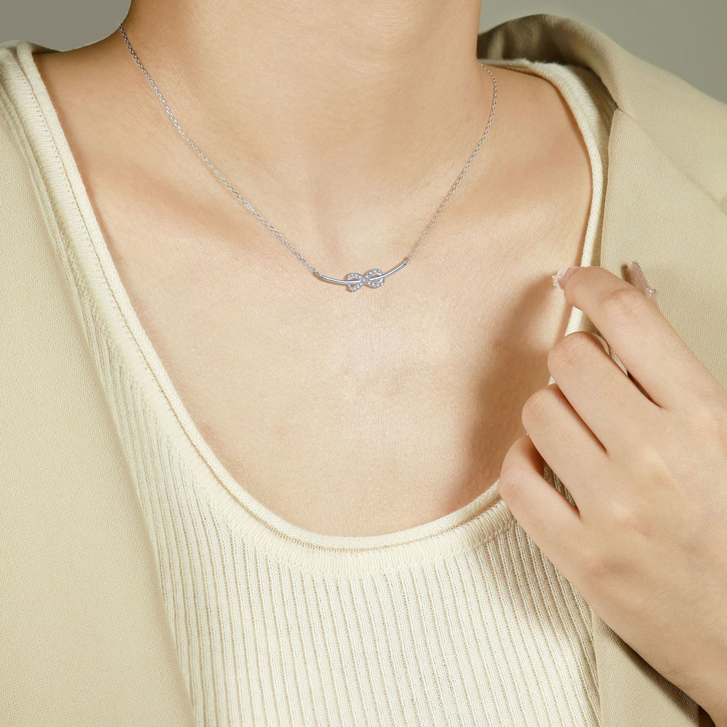 Damen Halskette mit unendlichem Symbol und funkelnden Zirkonia-Akzenten Shop Nory