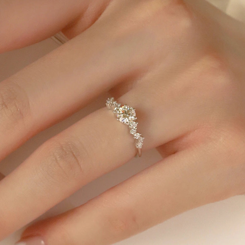 Damen Verlobungsring mit funkelnden Kristallen und elegantem Design Shop Nory