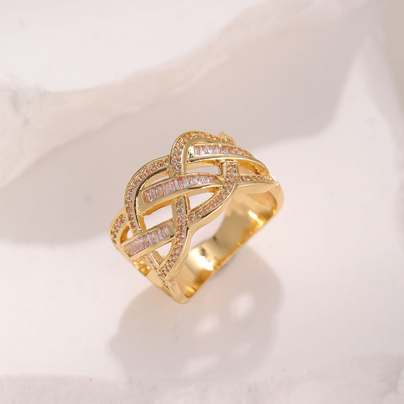 Damen eleganter und kunstvoll gestalteter Ring mit funkelnden Zirkoniasteinen Shop Nory