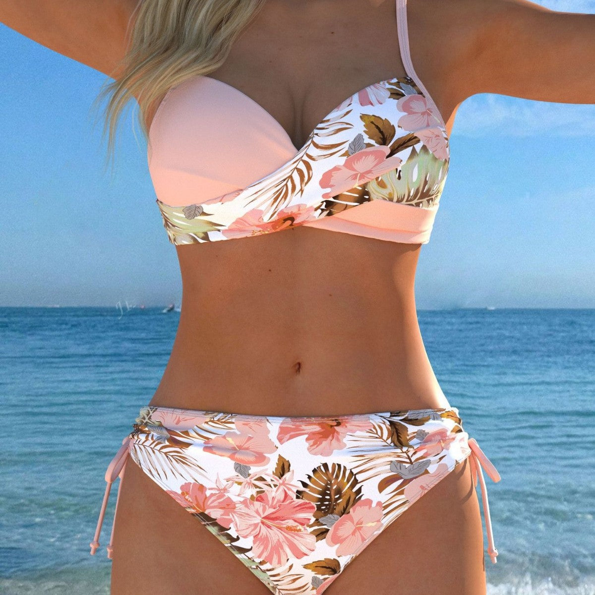 Damen Bikini-Set mit stilvollem Karomuster und goldfarbenen Akzenten