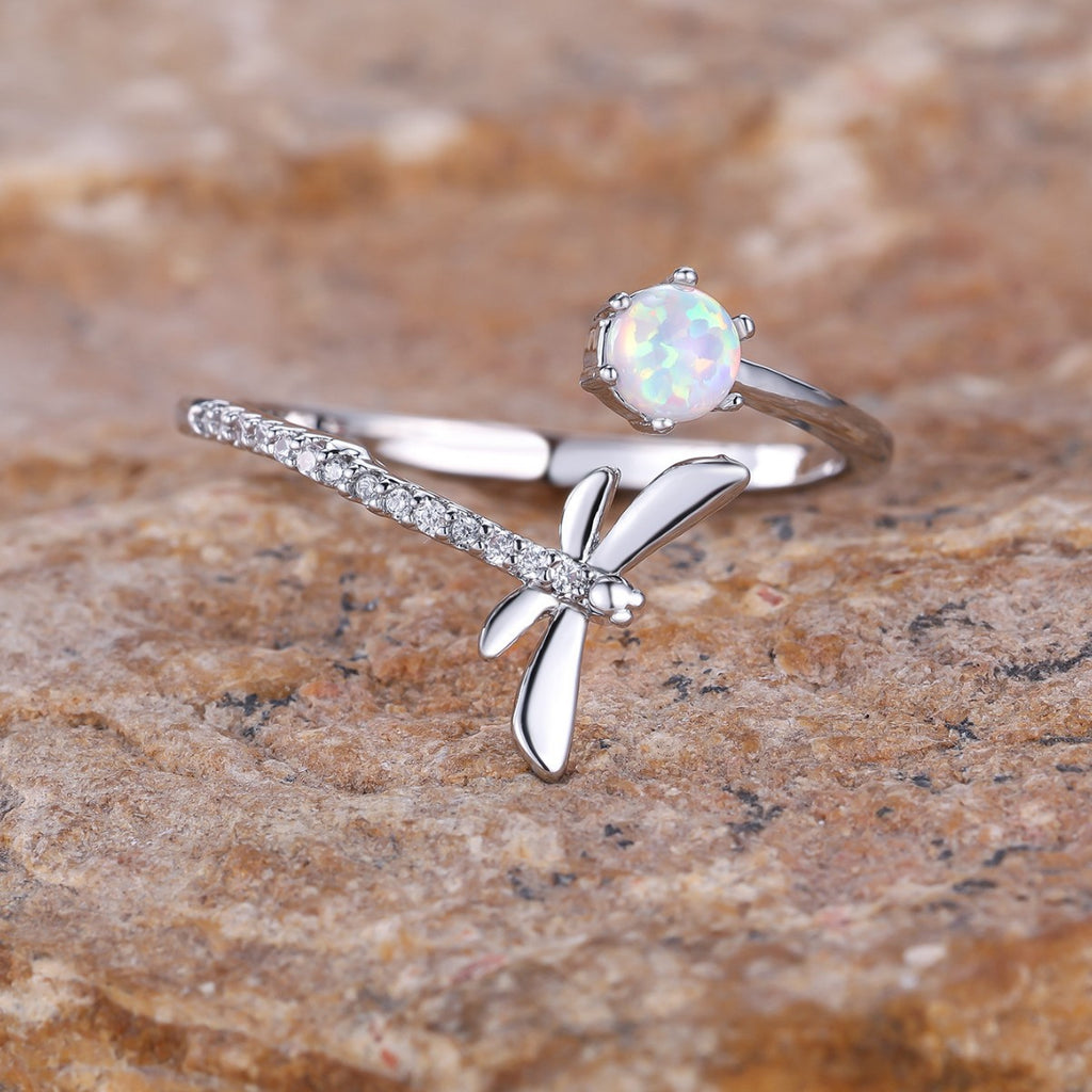 Damen Ring mit filigranem Libellen-Design und funkelndem Opal Shop Nory
