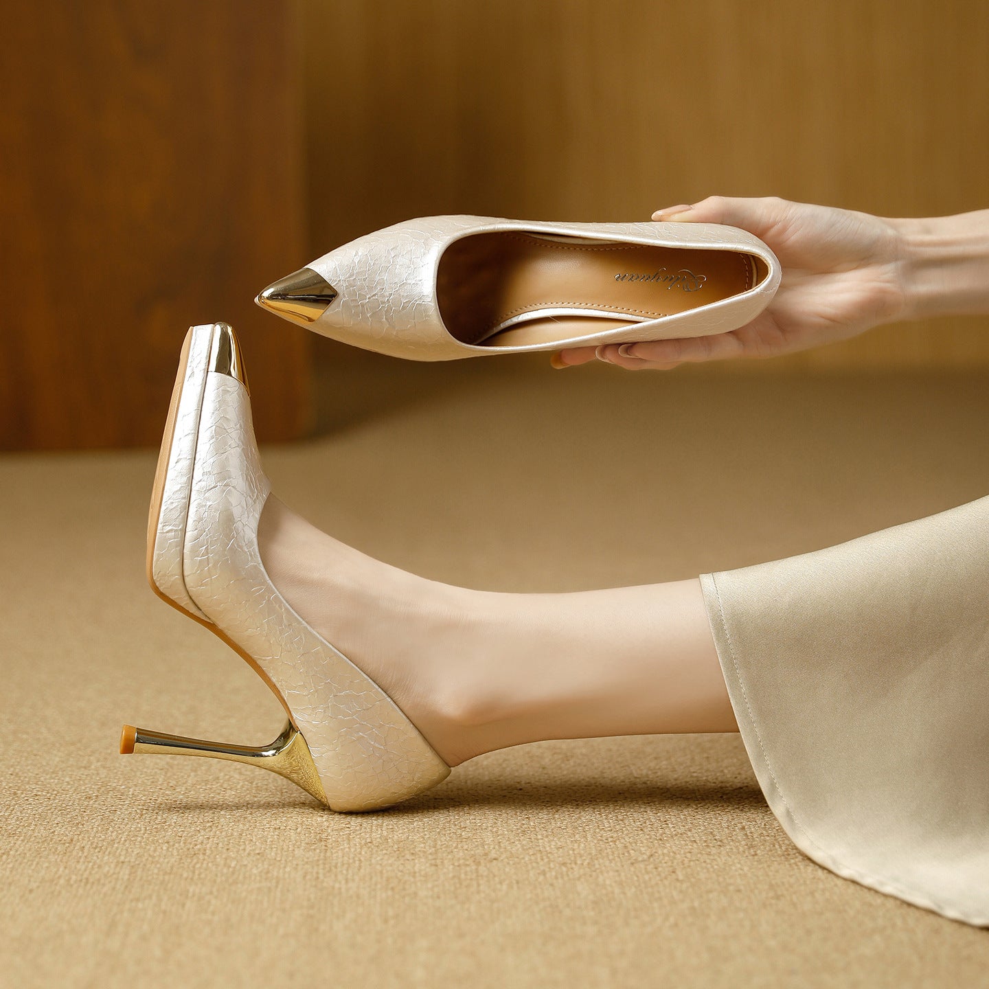 Damen elegante High Heels mit glamourösem Metall-Spitzen-Design