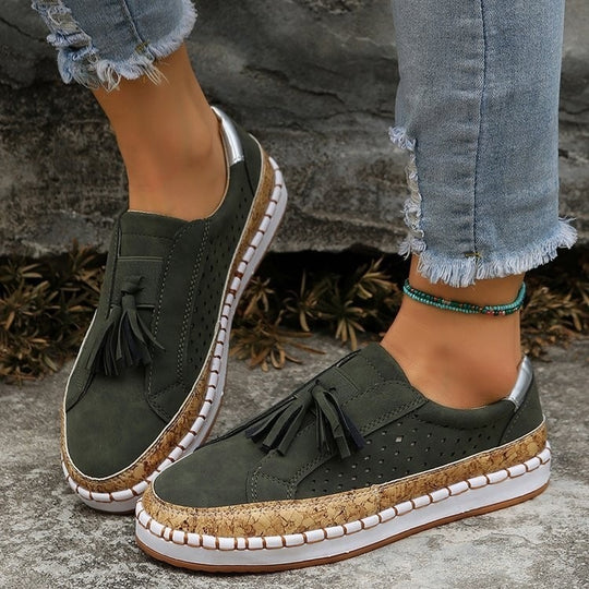 Damen Slip-On Keil-Sneaker mit Kork-Plateau, Quasten und perforiertem Obermaterial Shop Nory