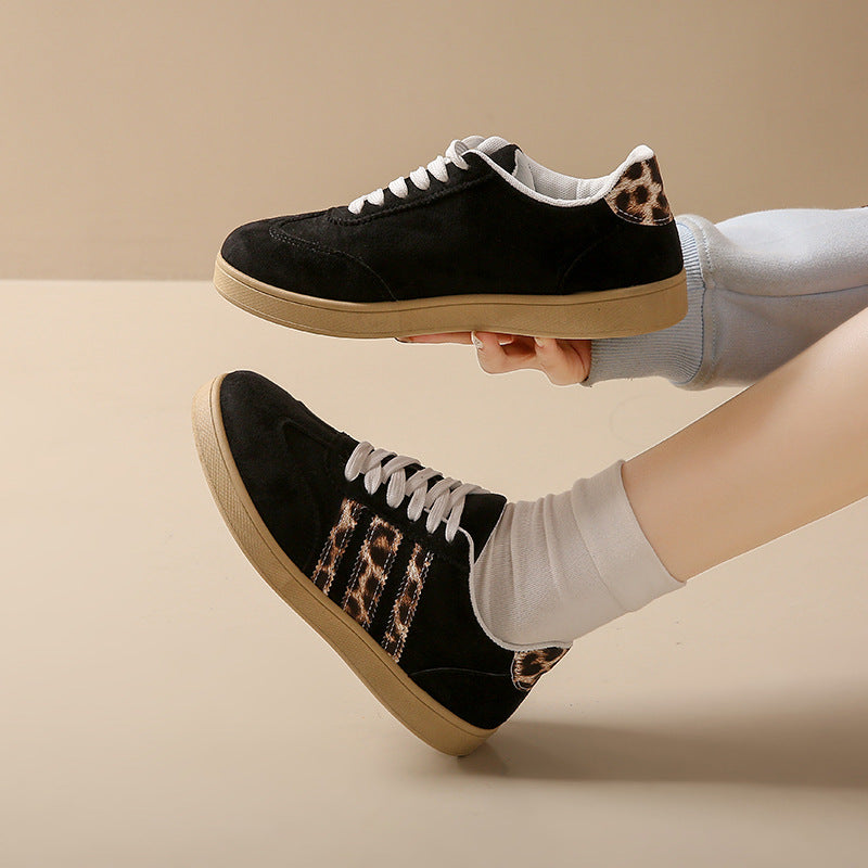 Damen Sneakers aus Wildleder mit modischem Leopardenmuster