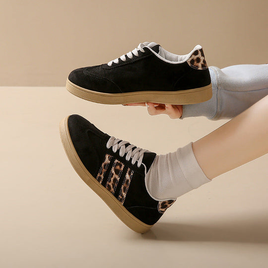Damen Sneakers aus Wildleder mit modischem Leopardenmuster