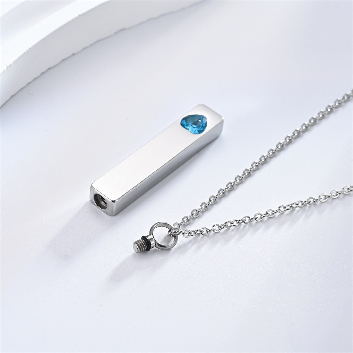 Damen Halskette mit modernem Rechteckanhänger und herzförmigem Zirkonia-Shop Nory