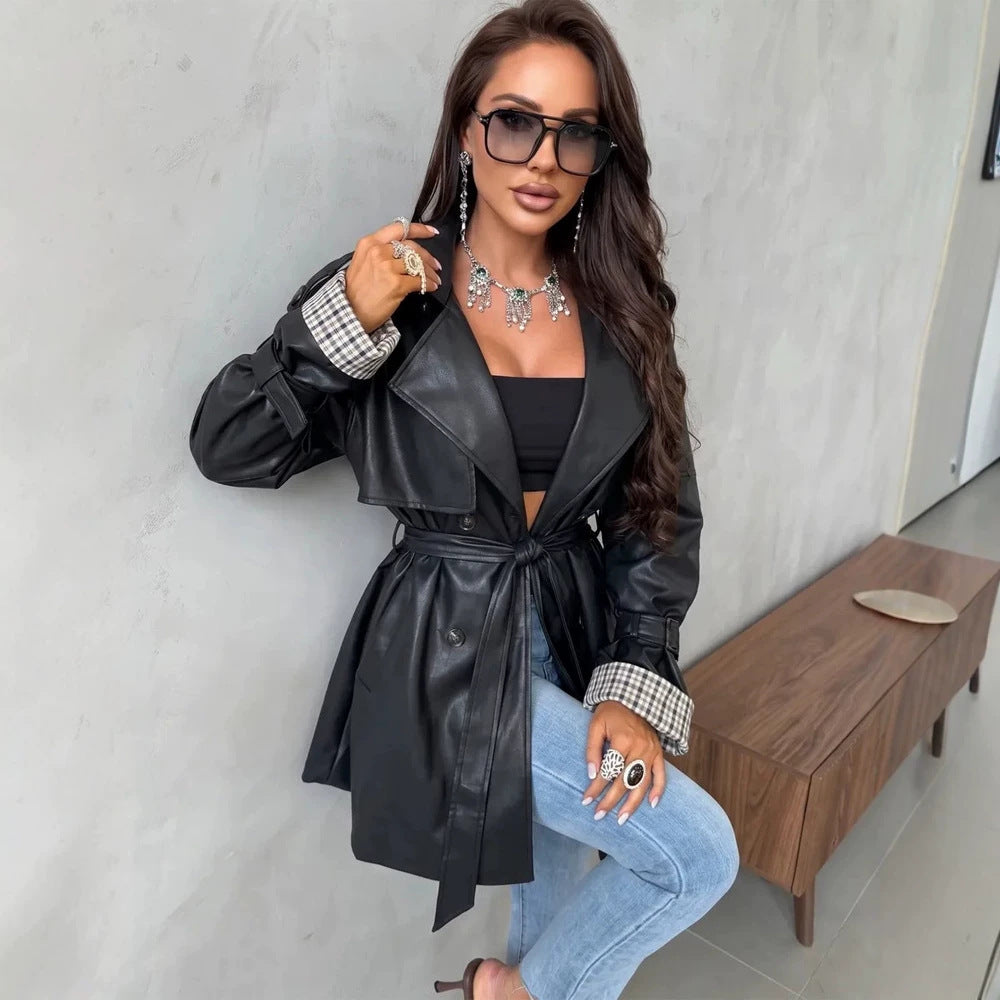 Damen Kurzer Lederimitat-Trenchcoat mit Taillengürtel und Karo-Umschlagmanschetten Shop Nory