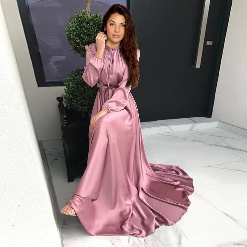 Damen Maxikleid aus fließendem Satin mit Stehkragen und Bindegürtel Shop Nory