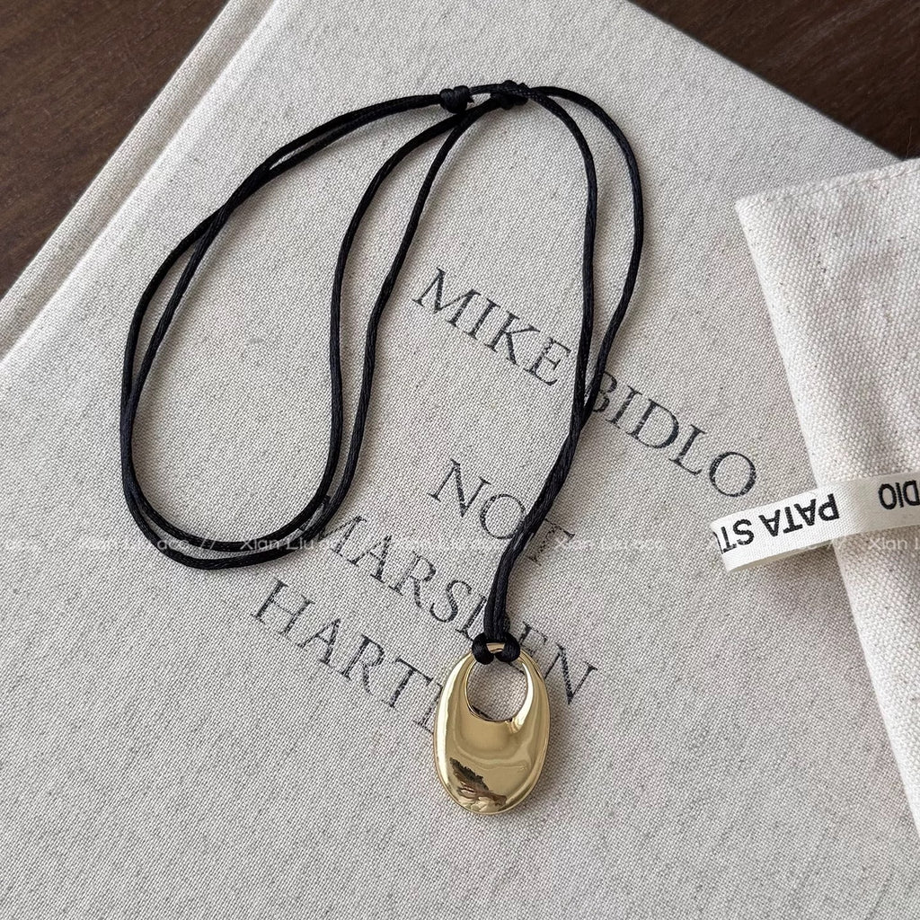 Damen Kette mit elegantem, ovalem Anhänger aus hochwertigem Metall Shop Nory