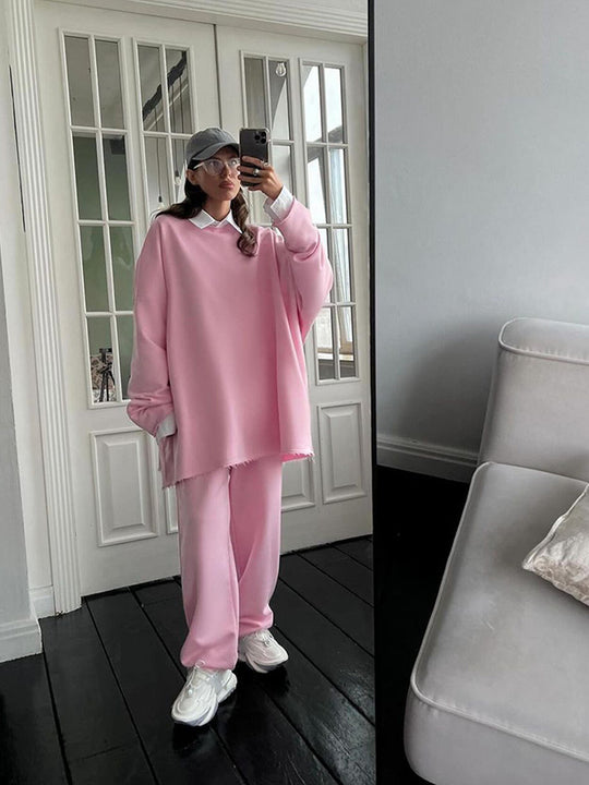 Damen oversized Lounge-Set mit ausgefranstem Saum, extra langem Sweatpullover und weiter hochgeschnittener Jogginghose Shop Nory