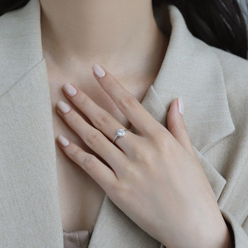 Damen Verlobungsring mit funkelndem Zirkonia und eleganter Fassung Shop Nory