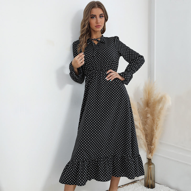 Damen Maxikleid mit Polka-Dot‑Print, geraffter Taille, Schleifenkragen und Volant-Saum Shop Nory