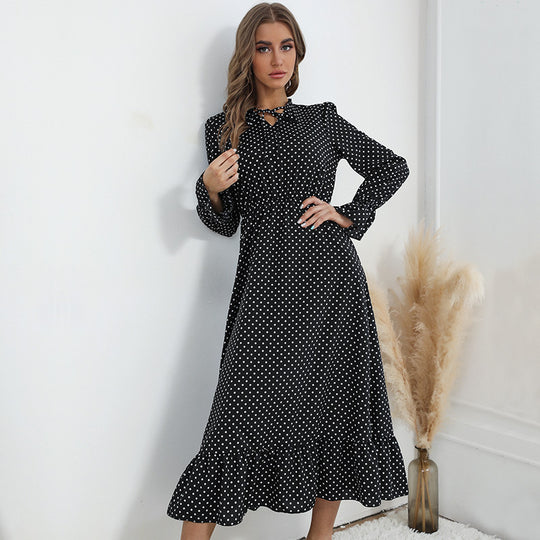 Damen Maxikleid mit Polka-Dot‑Print, geraffter Taille, Schleifenkragen und Volant-Saum Shop Nory