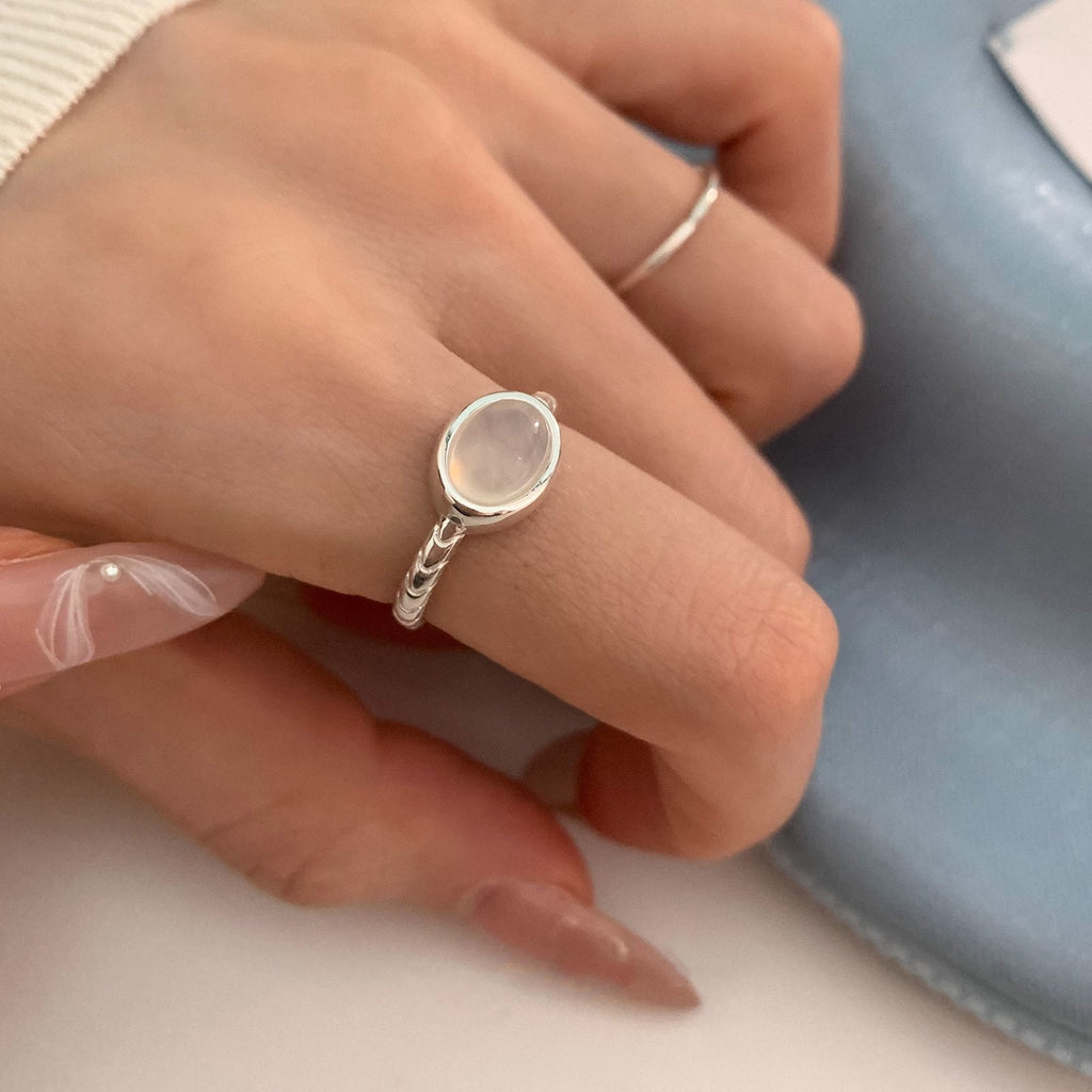 Damen Eleganter Ring mit schwarzem Edelstein und geflochtenem Design Shop Nory