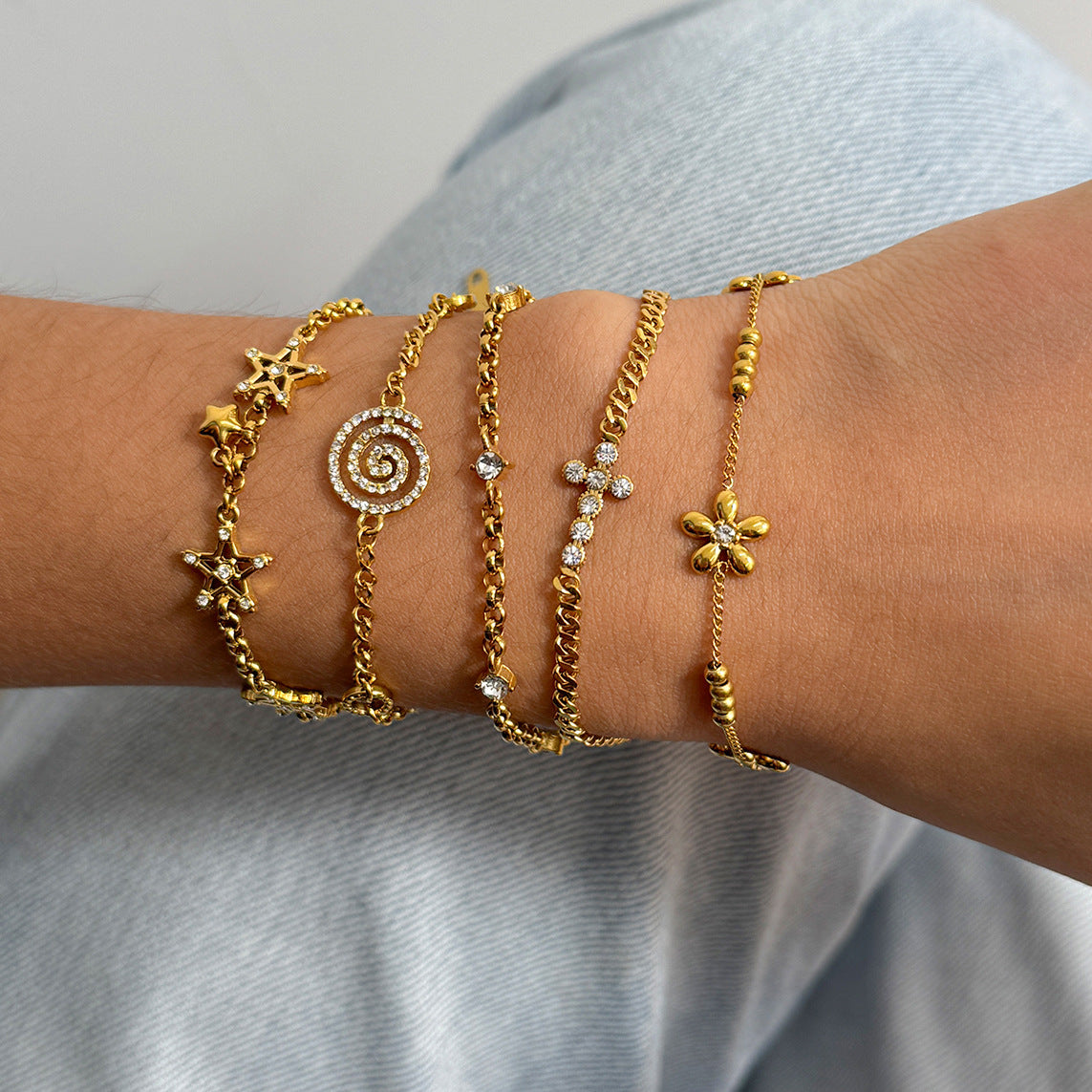 Damen Armband mit spiralförmigem Zirkonia-Anhänger aus hypoallergenem Edelstahl Shop Nory