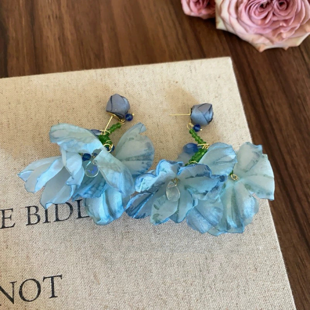 Damen Ohrringe mit floralen Applikationen und luxuriösen Details Shop Nory