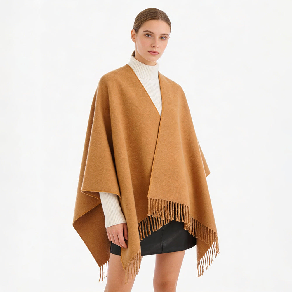Damen Minimalistischer Wickel‑Capeponcho aus Wollmix mit V‑Ausschnitt und zartem Fransensaum Shop Nory