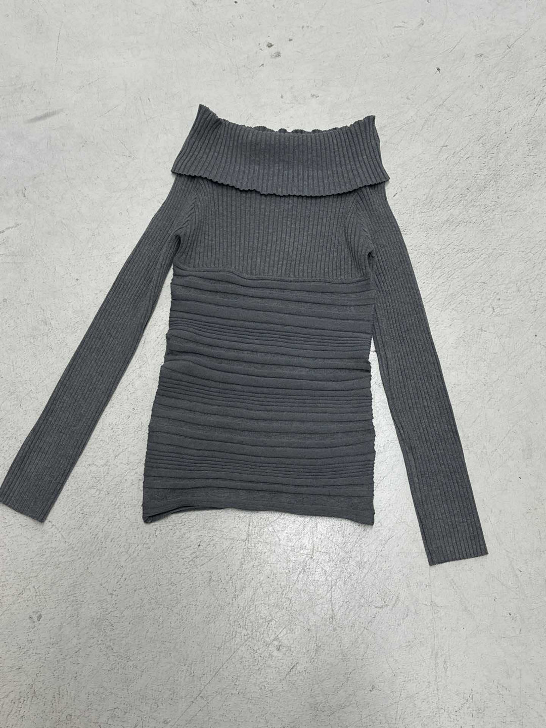 Damen nan schulterfreies figurbetontes Rippenstrick-Kleid mit Umschlagkragen, Längsraffung und Langarm Shop Nory