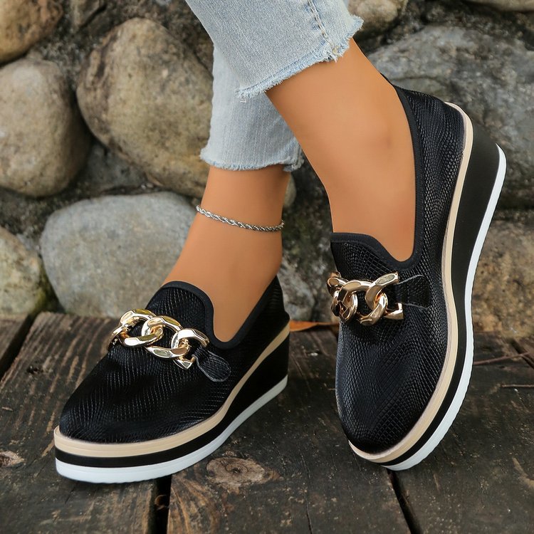 Damen slip-on Plateau-Loafer mit dekorativer Metallkette, strukturiertem Kunstleder und gepolstertem Komfortfußbett Shop Nory