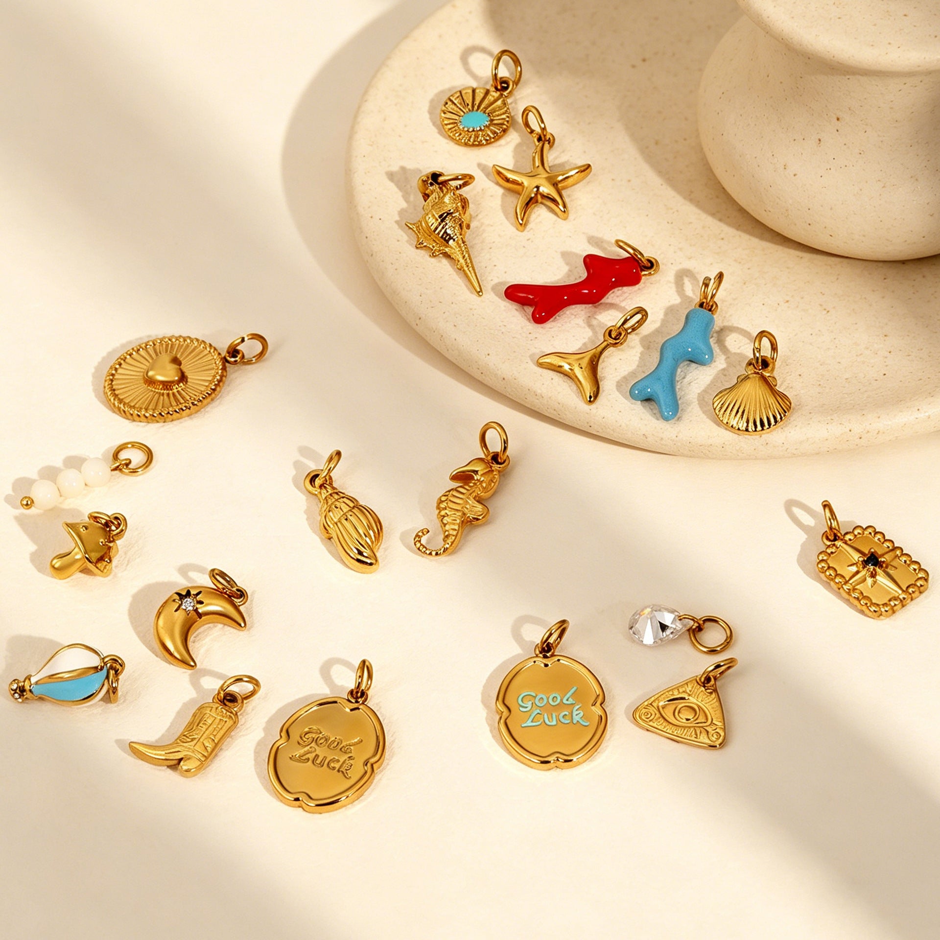 Damen hochwertiger Muschelanhänger aus goldplattiertem Edelstahl Shop Nory