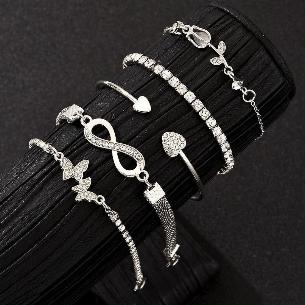 Damen Armband-Set mit funkelnden Zirkonia und modischen Anhängern Shop Nory