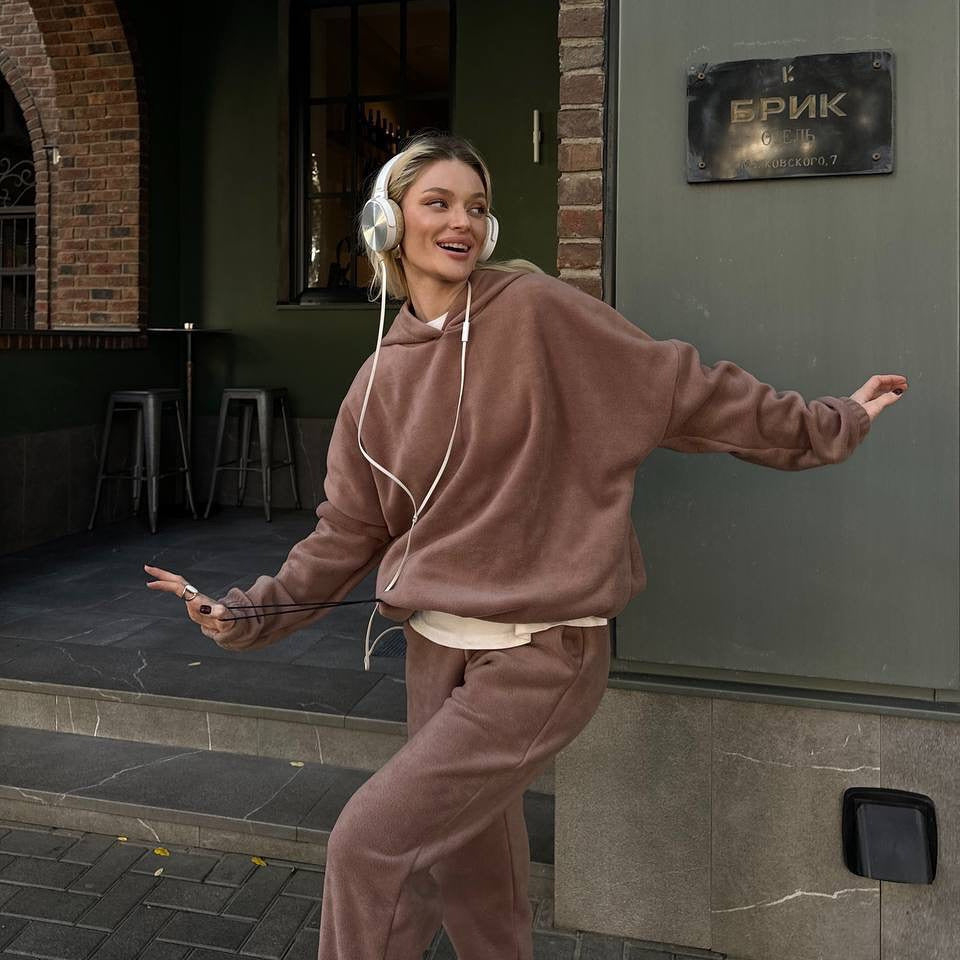 Damen kuscheliges Sweat-Set mit extralangem Kapuzenpullover, verdeckter Kängurutasche und schmal zulaufender Bündchenhose Shop Nory
