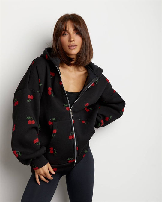 Damen verspielter Kapuzen-Zippullover mit Kirschenprint und oversized Passform Shop Nory