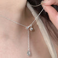 Damen Halskette mit elegantem Tropfenanhänger und modernen Gliederketten-Elementen Shop Nory