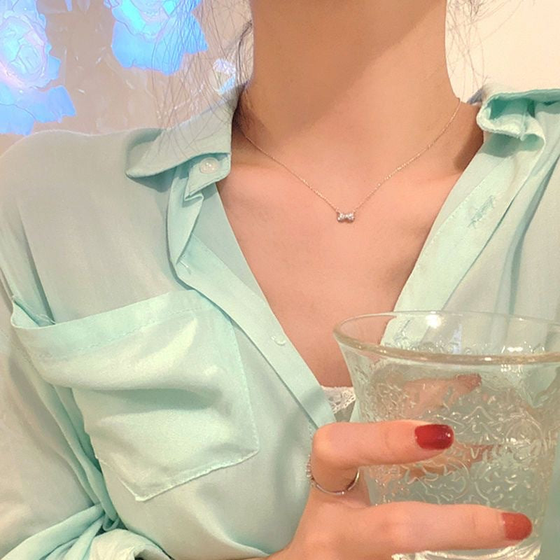 Damen Halskette mit zartem Schleifenanhänger und funkelnden Zirkonia Shop Nory