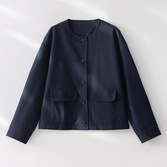 Damen Kurzjacke mit Rundhalsausschnitt, boxy Silhouette und aufgesetzten Pattentaschen Shop Nory