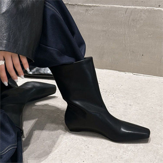Damen halbhohe Veloursleder-Stiefel mit spitzer Zehenform und flacher Keilsohle Shop Nory
