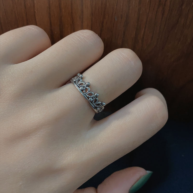 Damenring aus hochwertigem Edelstahl mit erhabenem Design und filigraner Verzierung Shop Nory