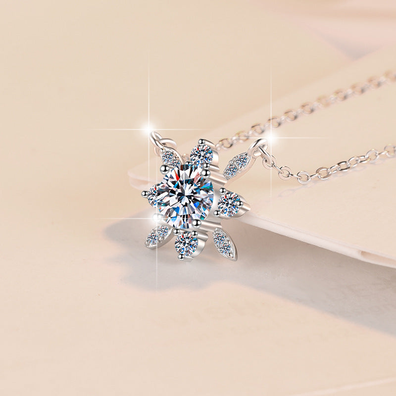 Damen Halskette im filigranen Schneeflocken-Design mit funkelnden Kristallen Shop Nory