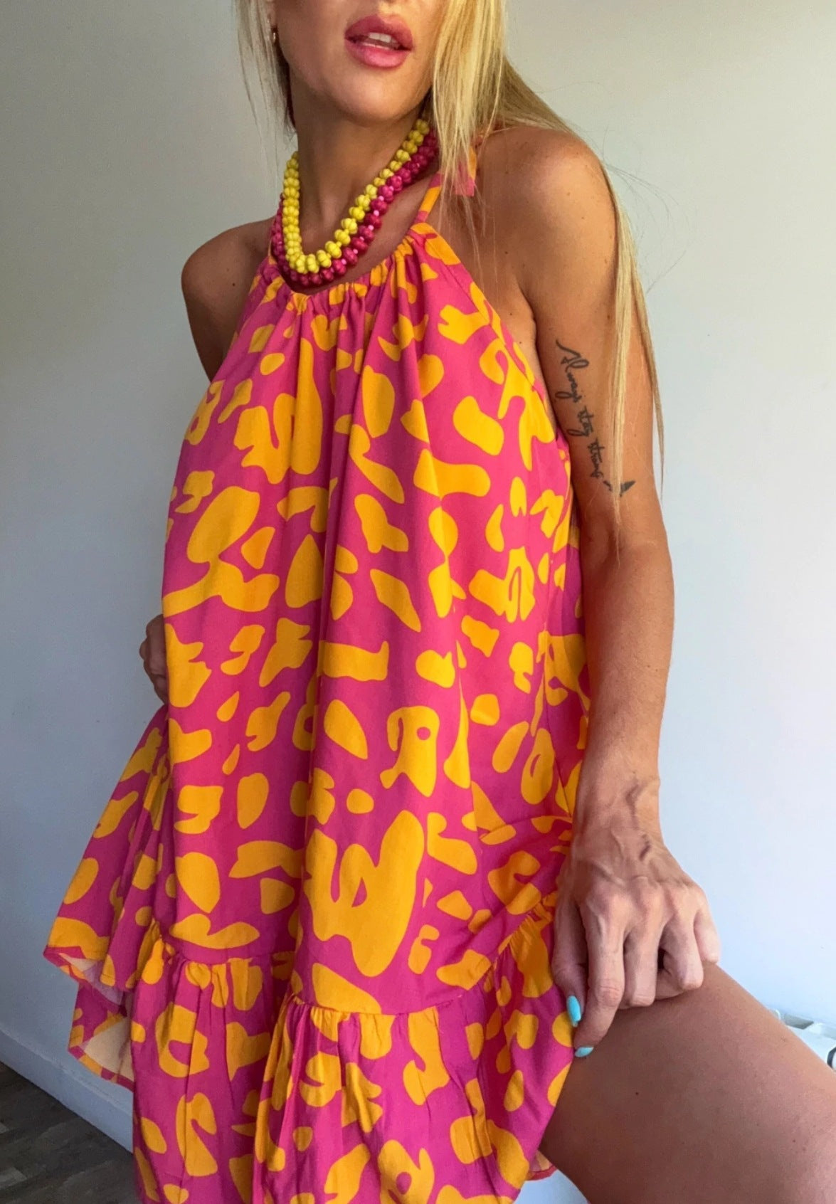 Damen Luftiges Sommerkleid mit asymmetrischem Saum und voluminösen Falten