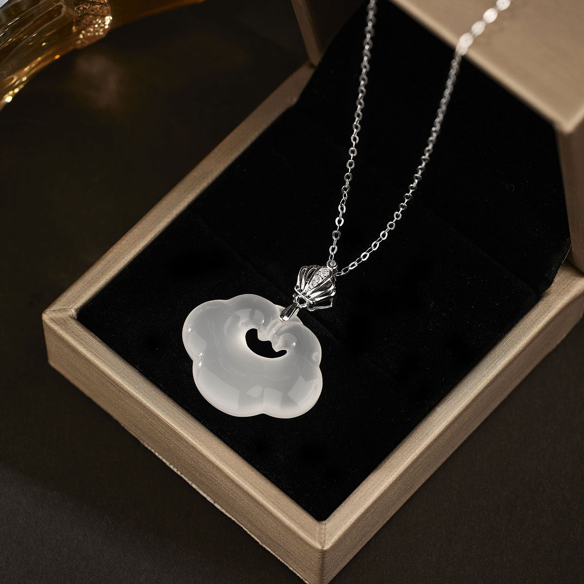 Damen Halskette mit kunstvollem Wolken-Anhänger und funkelnden Zirkonia Shop Nory