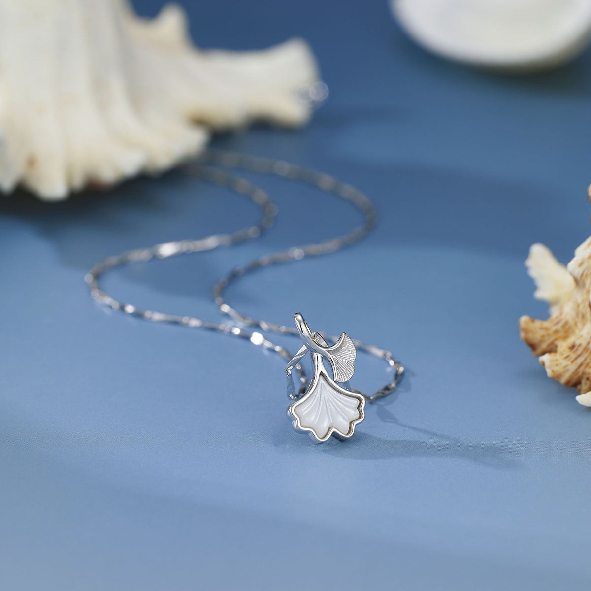 Damen Halskette mit kunstvollem Ginkgo-Blatt-Anhänger Shop Nory